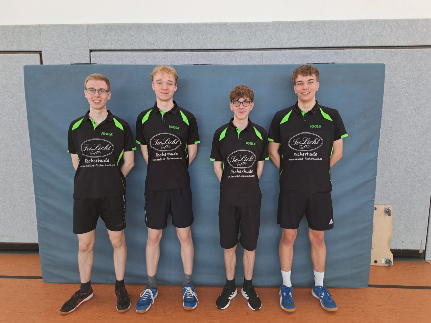 Erste Jungen nach hochklassigen Spiel mit einem 6:4 Sieg 1 Erste Jungen gegen BRV